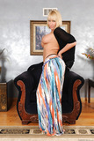 Big-tit blonde milf Mellanie Monroe shows off her amazing booty