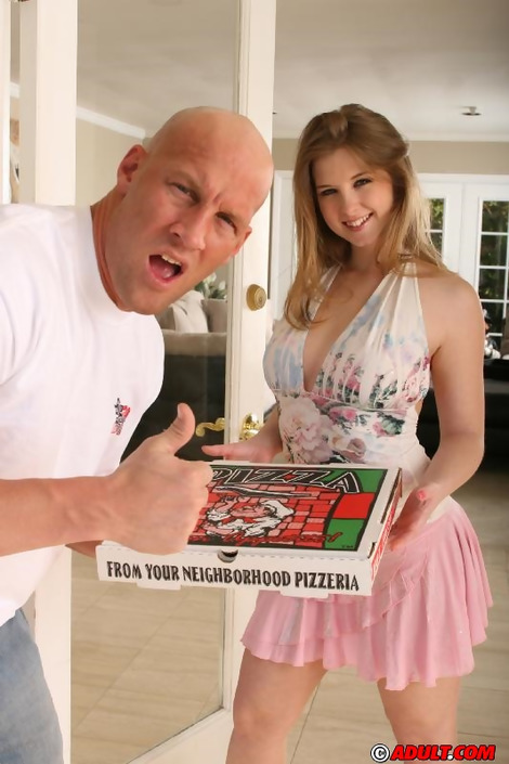 Gets fucked by pizza guy Biancaandhubby Pizza Guy Cum Free Porn Movies
